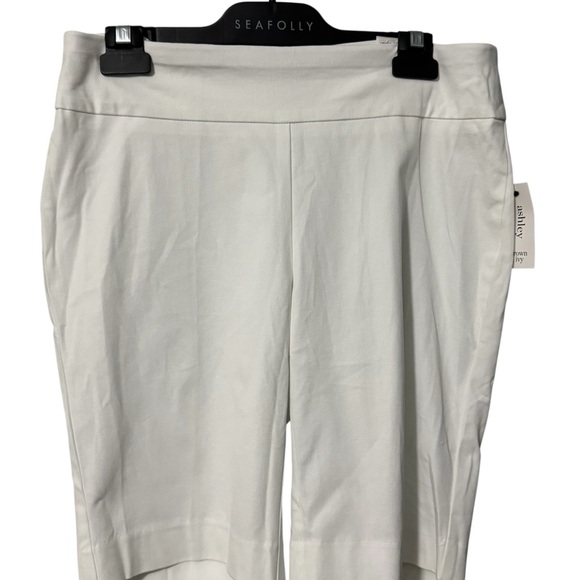 NWT Crown White 9 inch Short Women's Shorts - Picture 3 of 5